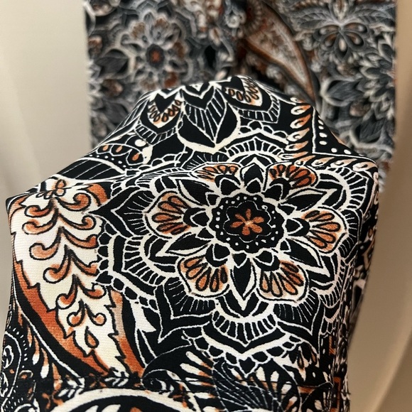 Anne Klein Black and White Paisley Mini Wrap Style Dress Gold Accent Size 8 - Picture 8 of 8